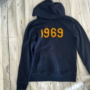 the Gap Men’s Small Navy Graphic Sweatshirt “1969”